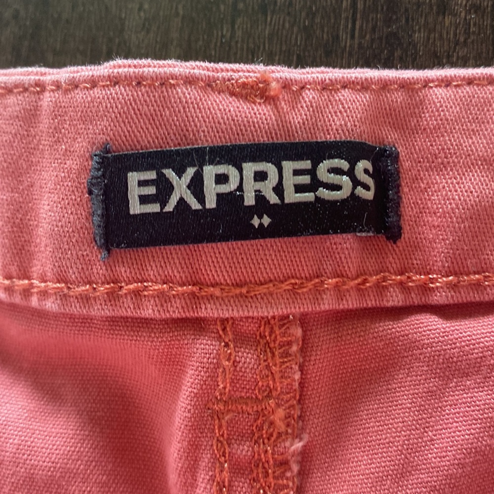 Express Shorts - Picture 2 of 5